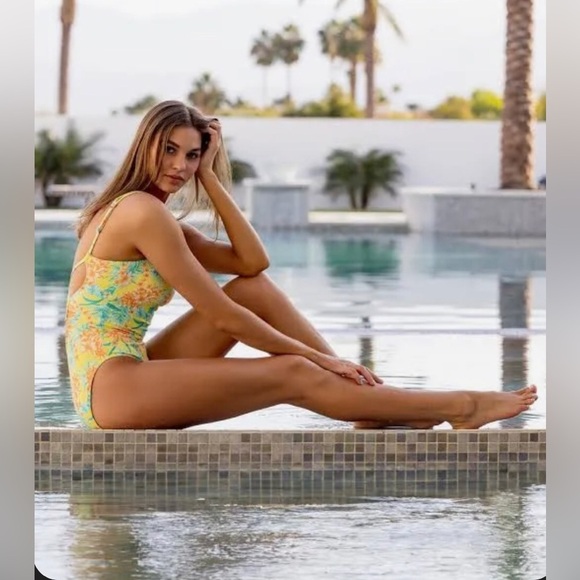 Sunsets Golden‎ Tropics Sandbar Veronica Ribbed adjustable strap 1 Piece size XS - Picture 1 of 7